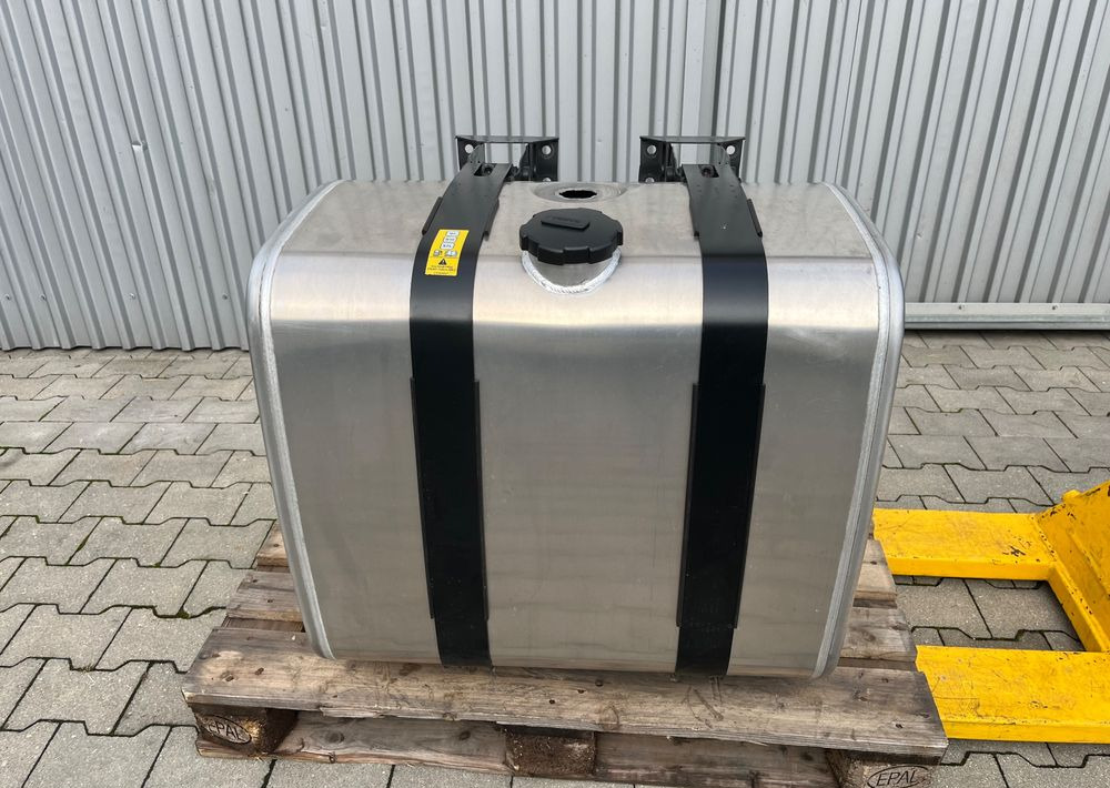 Zbiornik paliwa Volvo FH Renault 330 litrów bak jak nowy - Fuel processing/ Fuel delivery for Truck: picture 1 Zbiornik paliwa Volvo FH Renault 330 litrów bak jak nowy - Fuel processing/ Fuel delivery for Truck: picture 1