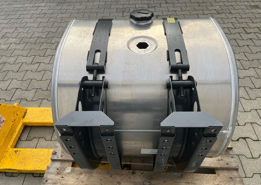 Zbiornik paliwa Volvo FH Renault 330 litrów bak jak nowy - Fuel processing/ Fuel delivery for Truck: picture 4 Zbiornik paliwa Volvo FH Renault 330 litrów bak jak nowy - Fuel processing/ Fuel delivery for Truck: picture 4