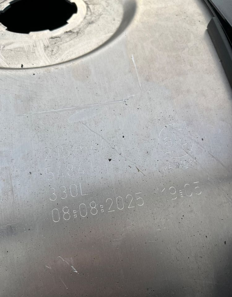 Zbiornik paliwa Volvo FH Renault 330 litrów bak jak nowy - Fuel processing/ Fuel delivery for Truck: picture 5 Zbiornik paliwa Volvo FH Renault 330 litrów bak jak nowy - Fuel processing/ Fuel delivery for Truck: picture 5