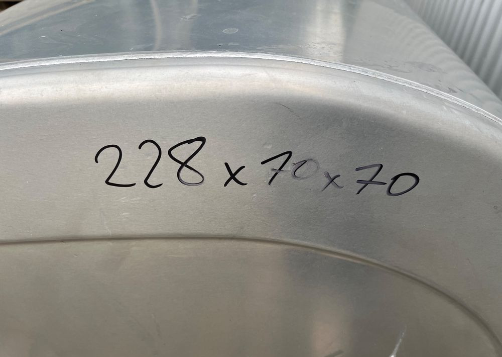 Zbiornik paliwa Volvo FH Renault 900 litrów bak jak nowy - Fuel processing/ Fuel delivery for Truck: picture 5 Zbiornik paliwa Volvo FH Renault 900 litrów bak jak nowy - Fuel processing/ Fuel delivery for Truck: picture 5