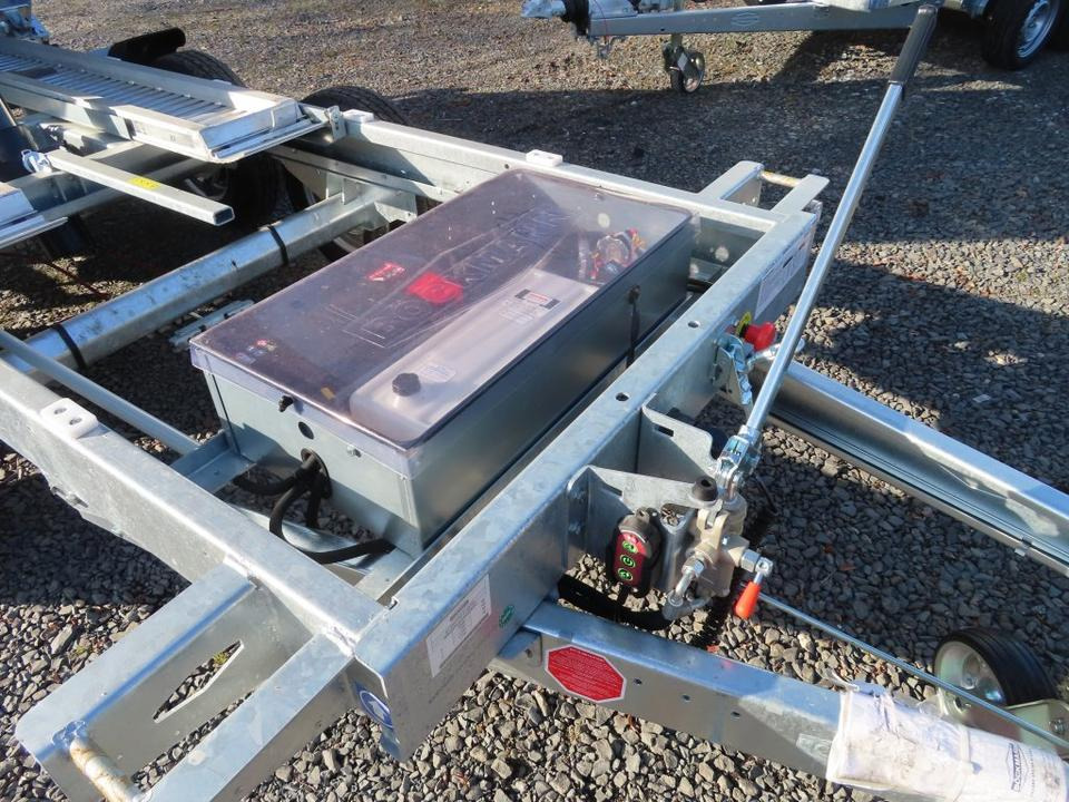 Böckmann PKW-Anhänger Elektro-Dreiseitenkipper 3,5 to Stahlbord. - Tipper trailer: picture 5 Böckmann PKW-Anhänger Elektro-Dreiseitenkipper 3,5 to Stahlbord. - Tipper trailer: picture 5