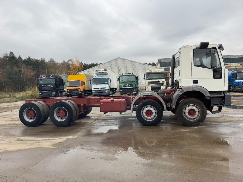Iveco Eurotrakker 340 E 34 (GRAND PONT / LAMES / POMPE MANUELLE / BOITE MANUELLE / 12 ROUES) - Cab chassis truck: picture 4 Iveco Eurotrakker 340 E 34 (GRAND PONT / LAMES / POMPE MANUELLE / BOITE MANUELLE / 12 ROUES) - Cab chassis truck: picture 4