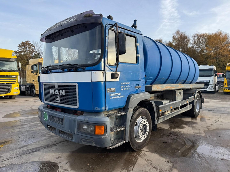 MAN 18.264 (12000 L / 6 CYLINDER / EURO 2 / MANUAL GEARBOX / BOITE MANUELLE) - Vacuum truck: picture 1 MAN 18.264 (12000 L / 6 CYLINDER / EURO 2 / MANUAL GEARBOX / BOITE MANUELLE) - Vacuum truck: picture 1
