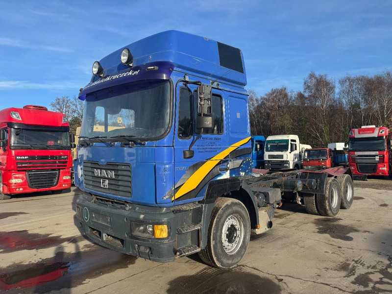 MAN 26.410 (BIG AXLE / 10 TIRES / 6X4 / 6 CYLINDER / MANUAL GEARBOX) - Cab chassis truck: picture 1 MAN 26.410 (BIG AXLE / 10 TIRES / 6X4 / 6 CYLINDER / MANUAL GEARBOX) - Cab chassis truck: picture 1