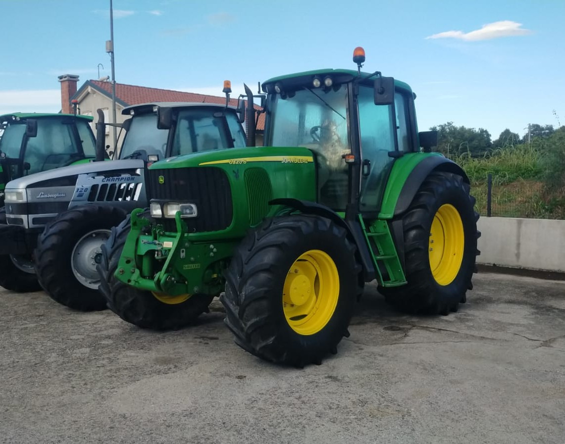 JOHN DEERE 6920 S - Farm tractor: picture 1 JOHN DEERE 6920 S - Farm tractor: picture 1
