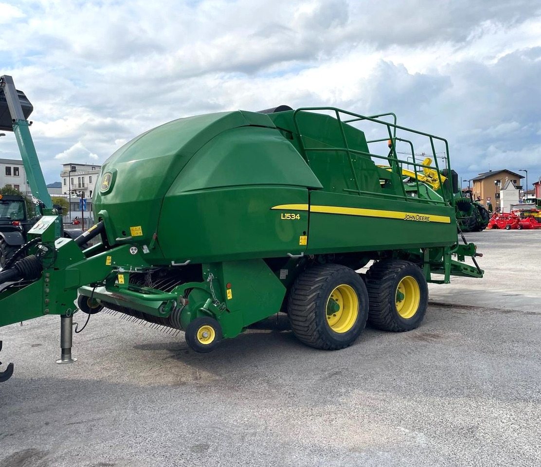 JOHN DEERE PRESSA L1534 - Square baler: picture 1 JOHN DEERE PRESSA L1534 - Square baler: picture 1