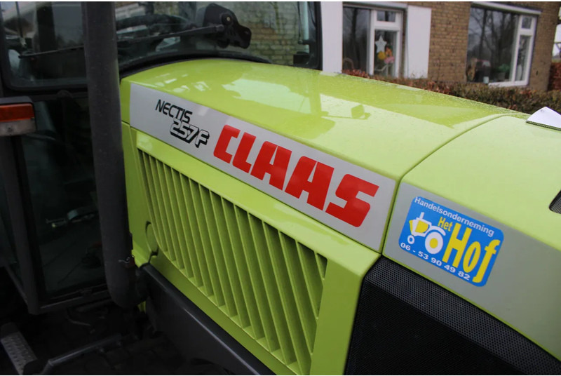 Farm tractor Claas nectis 257F: picture 10