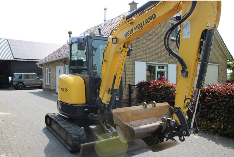 New Holland E37C binnendraaier - Mini crane: picture 1 New Holland E37C binnendraaier - Mini crane: picture 1