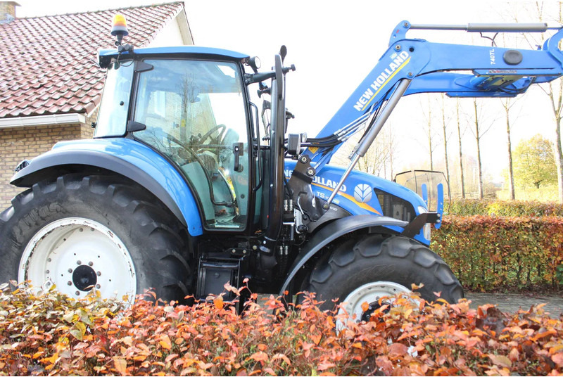 New Holland T5.105 Met voorlader - Farm tractor: picture 2 New Holland T5.105 Met voorlader - Farm tractor: picture 2