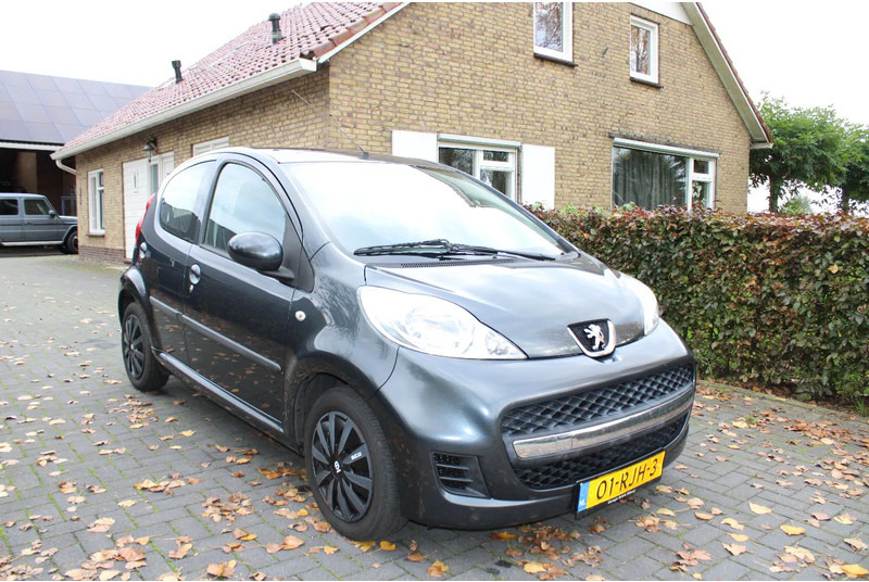 Peugeot 107 - Hatchback: picture 1 Peugeot 107 - Hatchback: picture 1
