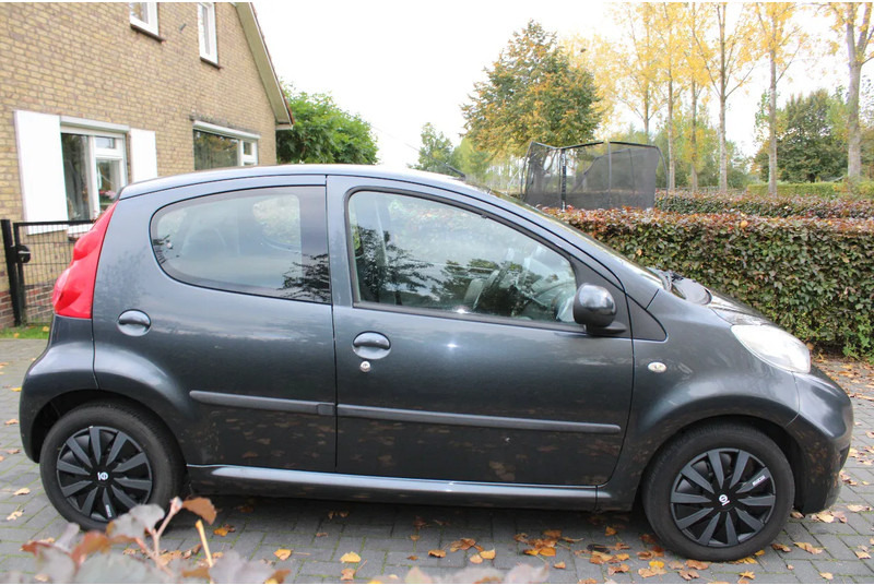 Peugeot 107 - Hatchback: picture 3 Peugeot 107 - Hatchback: picture 3