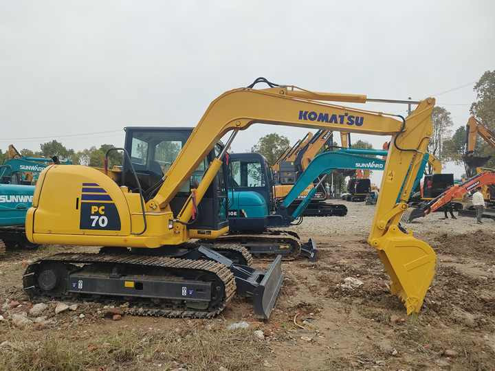 Cheap Used Komatsu PC70-8 Crawler Excavator with High Efficiency Used Heavy Machinery Komatsu PC70-8 Digger Cheap for Sale - Crawler excavator: picture 5 Cheap Used Komatsu PC70-8 Crawler Excavator with High Efficiency Used Heavy Machinery Komatsu PC70-8 Digger Cheap for Sale - Crawler excavator: picture 5