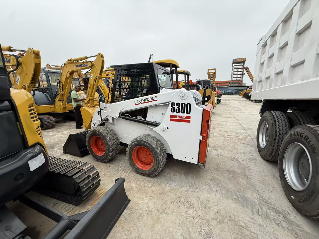 Bobcat s300 - Skid steer loader: picture 1 Bobcat s300 - Skid steer loader: picture 1