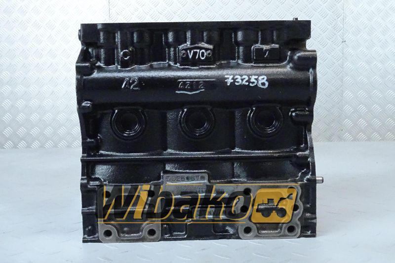Crankcase for engine Yanmar 3TNV70 1222124 - Crankcase for Construction machinery: picture 1 Crankcase for engine Yanmar 3TNV70 1222124 - Crankcase for Construction machinery: picture 1