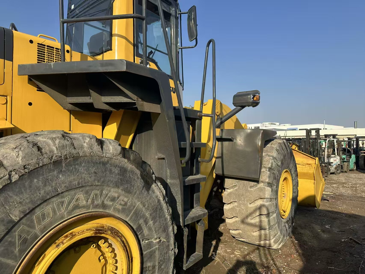 105L - Wheel loader: picture 4 105L - Wheel loader: picture 4