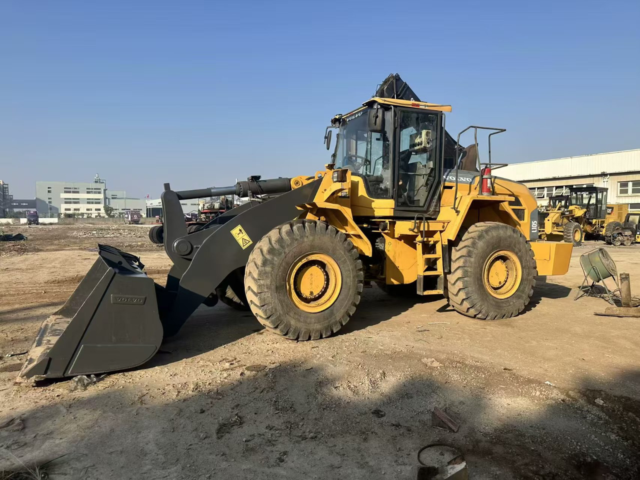 105L - Wheel loader: picture 2 105L - Wheel loader: picture 2