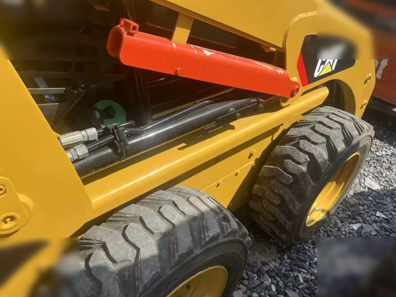 CATERPILLAR 226B3 - Skid steer loader: picture 3 CATERPILLAR 226B3 - Skid steer loader: picture 3