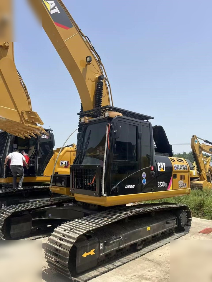 CATERPILLAR 323D2 - Crawler excavator: picture 3 CATERPILLAR 323D2 - Crawler excavator: picture 3