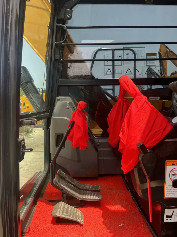 CATERPILLAR 323D2L - Crawler excavator: picture 3 CATERPILLAR 323D2L - Crawler excavator: picture 3