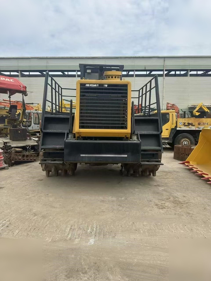 CATERPILLAR 816A - Compactor: picture 3 CATERPILLAR 816A - Compactor: picture 3