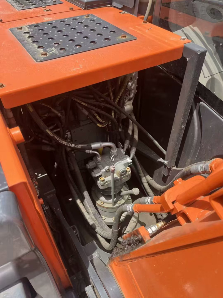 HITACHI ZX130 - Crawler excavator: picture 3 HITACHI ZX130 - Crawler excavator: picture 3