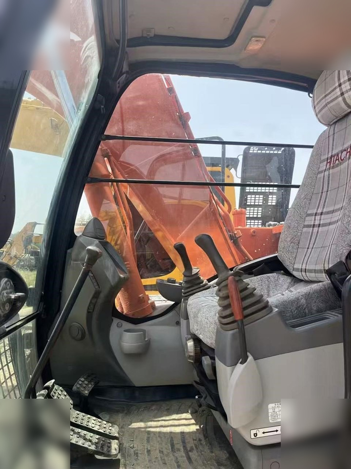 HITACHI ZX130 - Crawler excavator: picture 4 HITACHI ZX130 - Crawler excavator: picture 4
