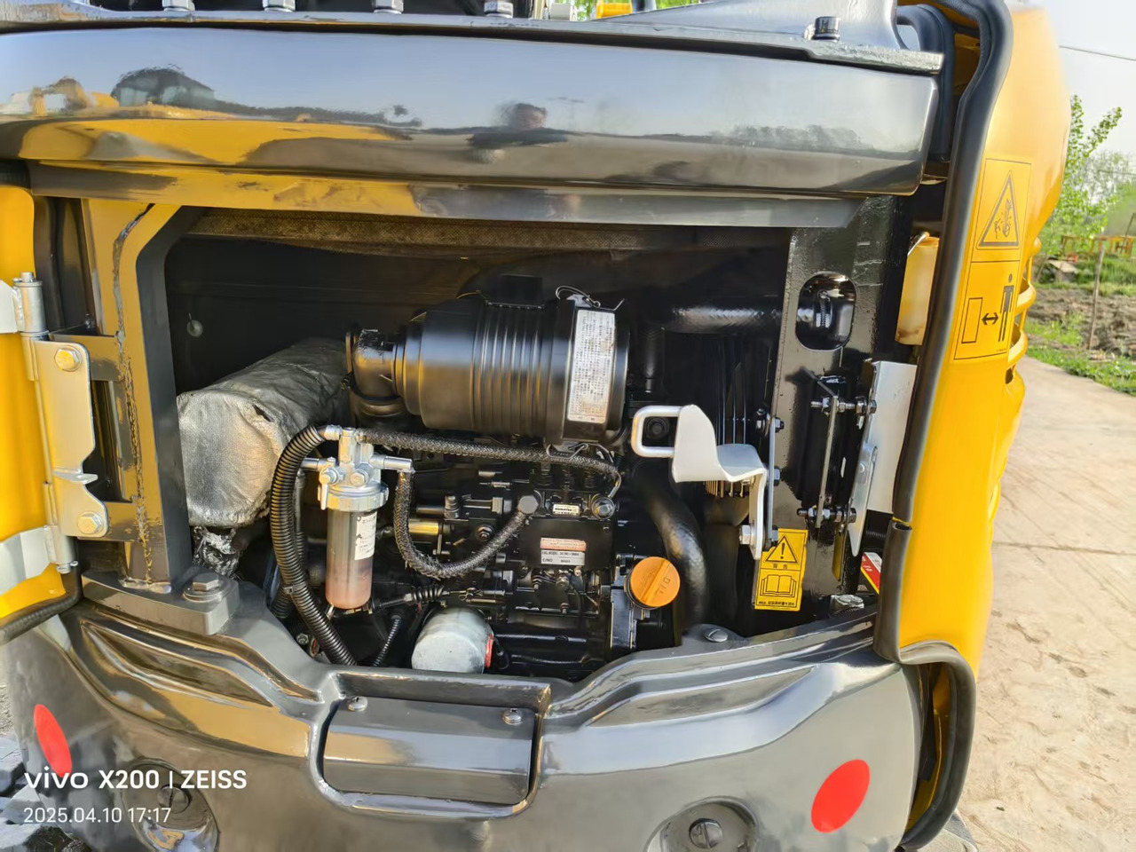 Mini excavator KOMATSU 20MR: picture 8