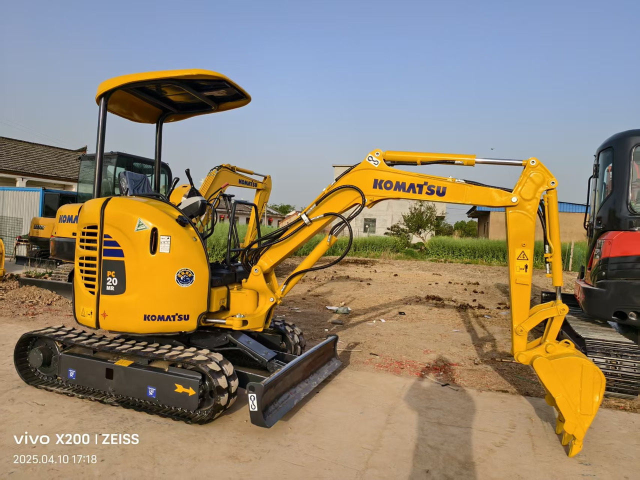 Mini excavator KOMATSU 20MR: picture 14