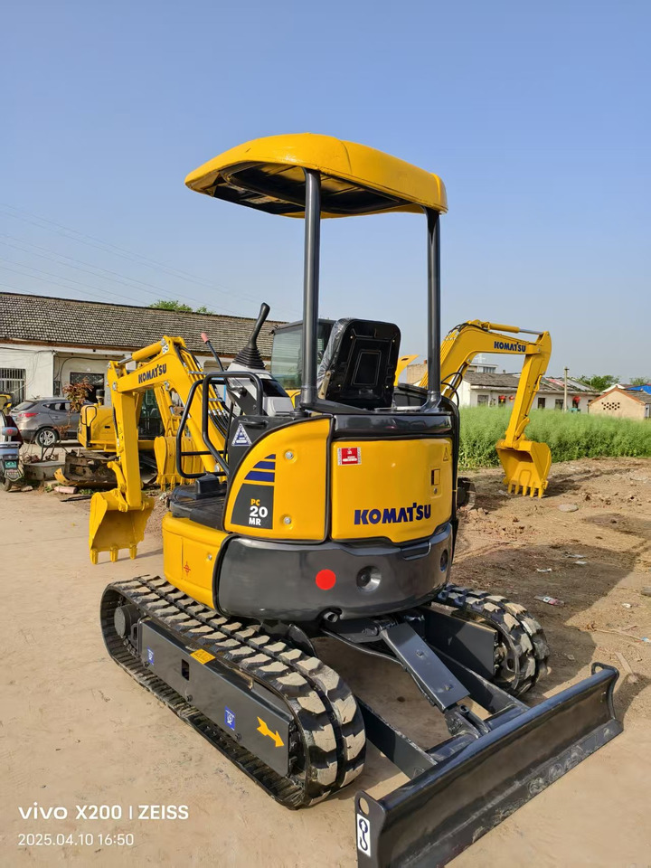 Mini excavator KOMATSU 20MR: picture 9