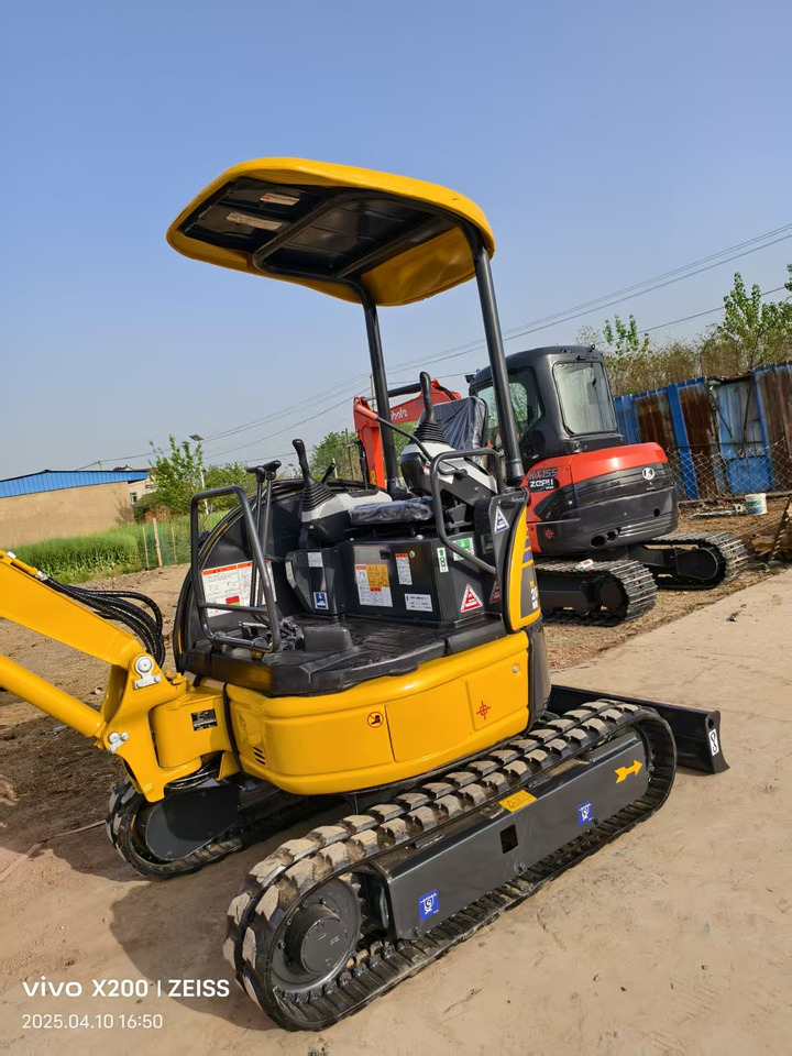 Mini excavator KOMATSU 20MR: picture 11