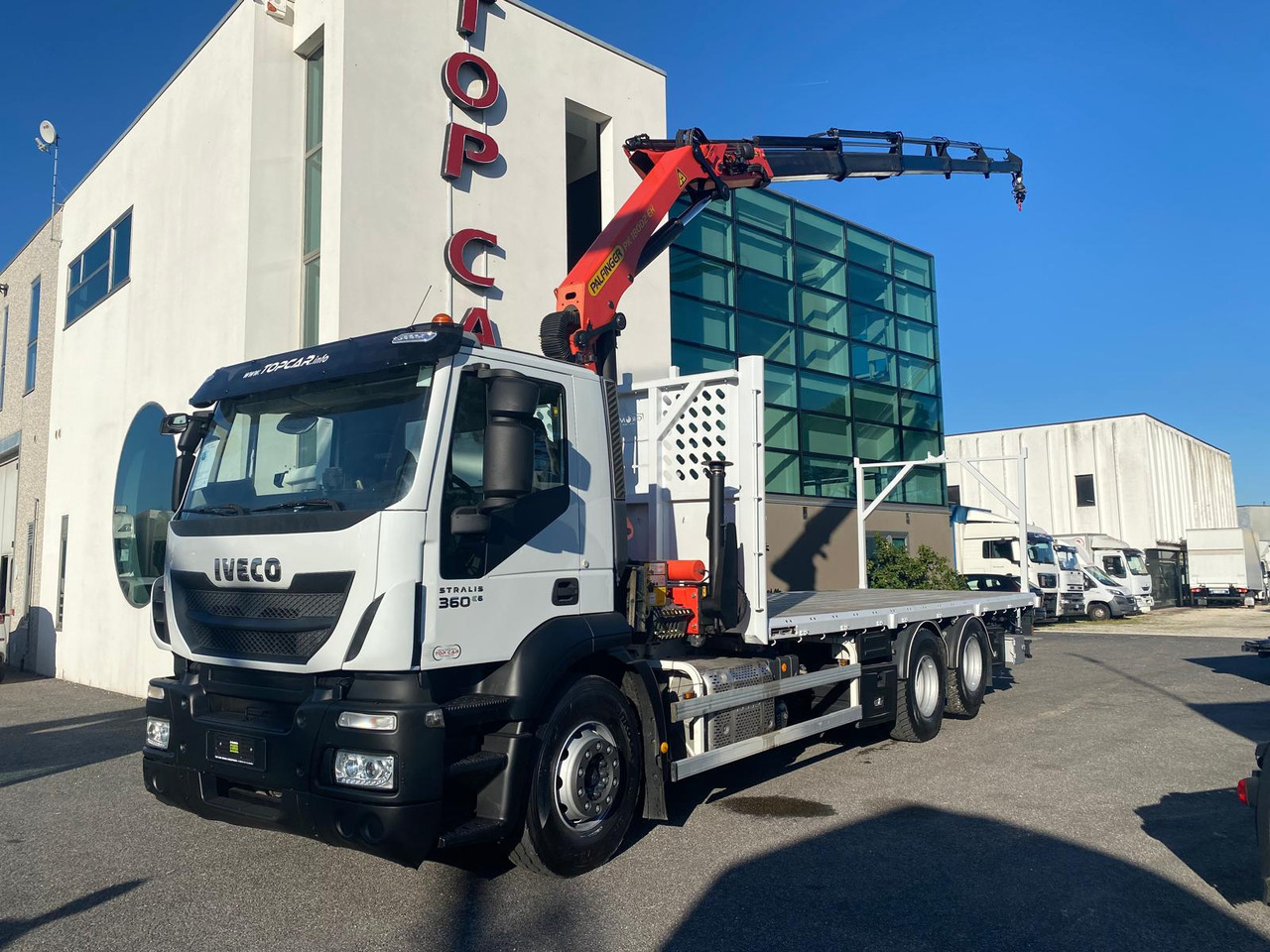 IVECO AD260S36 - Crane truck: picture 1 IVECO AD260S36 - Crane truck: picture 1