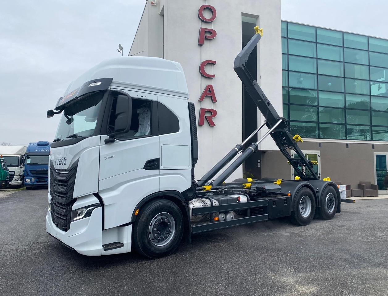 IVECO S-WAY AS260S48 - Hook lift truck: picture 1 IVECO S-WAY AS260S48 - Hook lift truck: picture 1