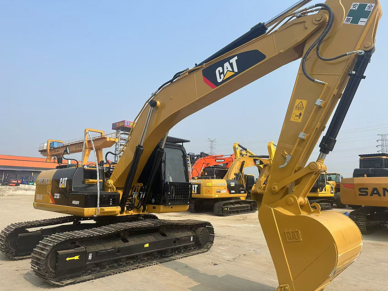 CATERPILLAR Used Digger CAT 323DL Construction Machinery Construction Digger Used CAT 323DL Cheap Excavator - Construction machinery: picture 2 CATERPILLAR Used Digger CAT 323DL Construction Machinery Construction Digger Used CAT 323DL Cheap Excavator - Construction machinery: picture 2