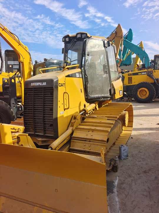 Good Condition D3K Bulldozer Used Crawler Bulldozer with Parts Price Bulldozers - Bulldozer: picture 5 Good Condition D3K Bulldozer Used Crawler Bulldozer with Parts Price Bulldozers - Bulldozer: picture 5