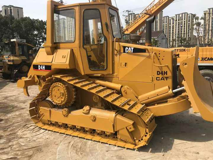 Good Condition D4H Bulldozer New Crawler Bulldozer with Parts Price Bulldozers - Bulldozer: picture 3 Good Condition D4H Bulldozer New Crawler Bulldozer with Parts Price Bulldozers - Bulldozer: picture 3