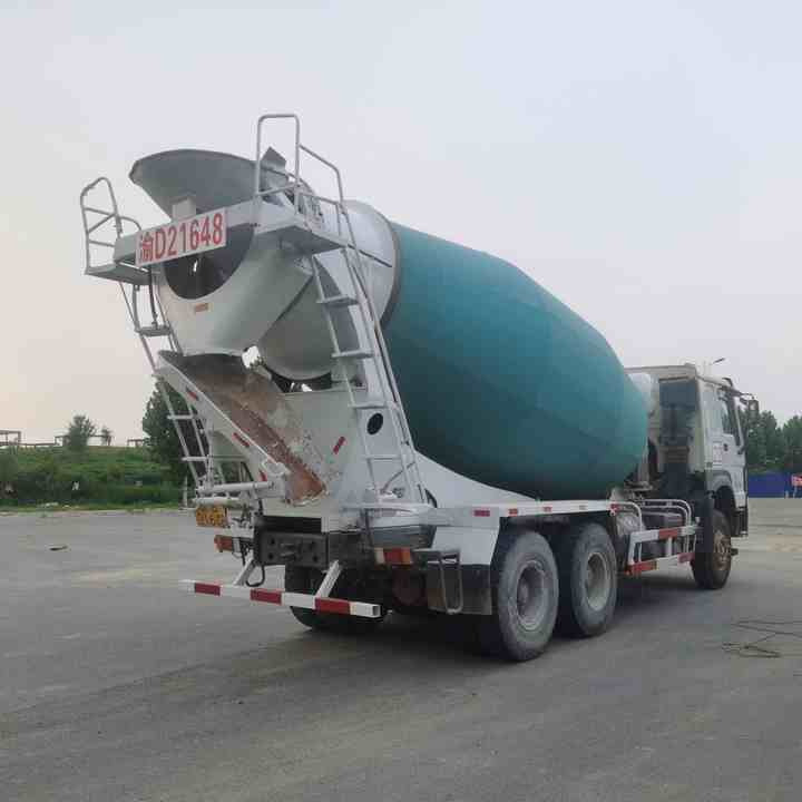 HOWO 15 Cubic Metre Used Concrete Mixer Truck for Sale - Concrete mixer truck: picture 4 HOWO 15 Cubic Metre Used Concrete Mixer Truck for Sale - Concrete mixer truck: picture 4