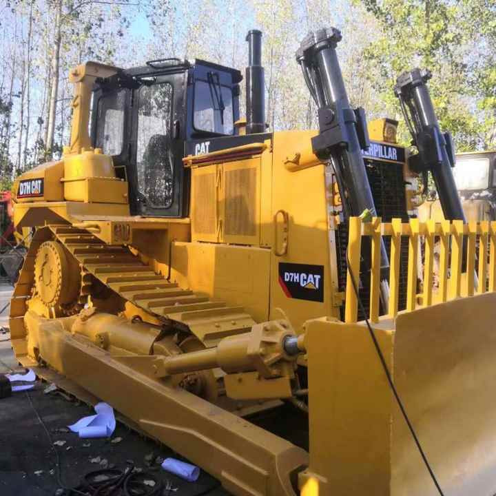 Second Hand Caterpillar CAT D7H D7G D7R Bulldozer, Used CAT D7H Japan Import in Good Condition - Bulldozer: picture 1 Second Hand Caterpillar CAT D7H D7G D7R Bulldozer, Used CAT D7H Japan Import in Good Condition - Bulldozer: picture 1
