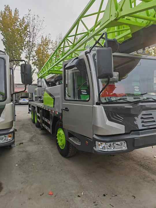 Second Hand ZOOMLION 25 Ton ZTC250V531 30 Ton ZTC300V532 70 Ton ZTC700H6 Hydraulmic Mobile Truck Crane on Sale - Mobile crane: picture 3 Second Hand ZOOMLION 25 Ton ZTC250V531 30 Ton ZTC300V532 70 Ton ZTC700H6 Hydraulmic Mobile Truck Crane on Sale - Mobile crane: picture 3