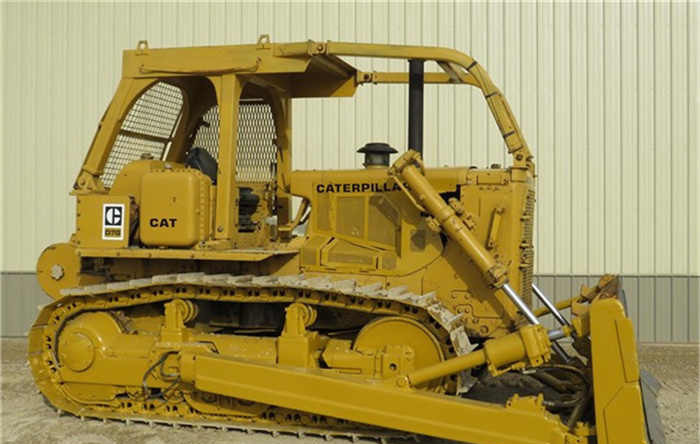 Used CAT D7 D7G Bulldozer with Winch /Caterpillar Bulldozer with Winch CAT D7G D7H D7R Dozer for Sale - Bulldozer: picture 2 Used CAT D7 D7G Bulldozer with Winch /Caterpillar Bulldozer with Winch CAT D7G D7H D7R Dozer for Sale - Bulldozer: picture 2