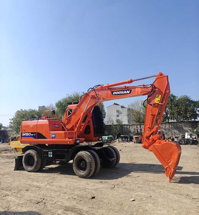 Used Doosan DH150W-7 Model Wheel Excavator Second Hand Machine Popular Brand Korean Doosan Hydraulic Machinery - Wheel excavator: picture 5 Used Doosan DH150W-7 Model Wheel Excavator Second Hand Machine Popular Brand Korean Doosan Hydraulic Machinery - Wheel excavator: picture 5