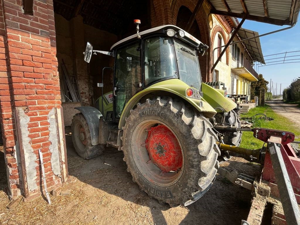 Claas Arion 420 - Farm tractor: picture 2 Claas Arion 420 - Farm tractor: picture 2