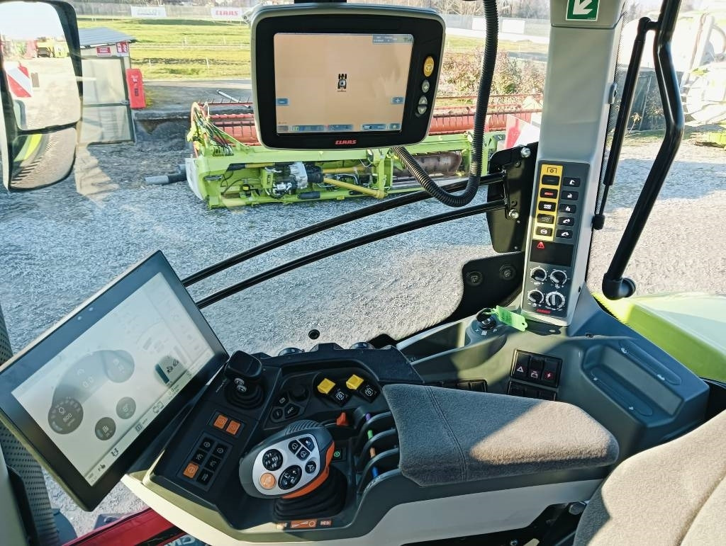 Farm tractor Claas Axion 960 Terra Trac: picture 8