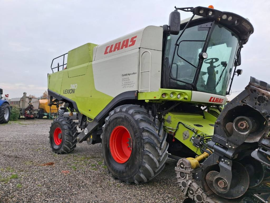 Claas Lexion 740 - Combine harvester: picture 1 Claas Lexion 740 - Combine harvester: picture 1