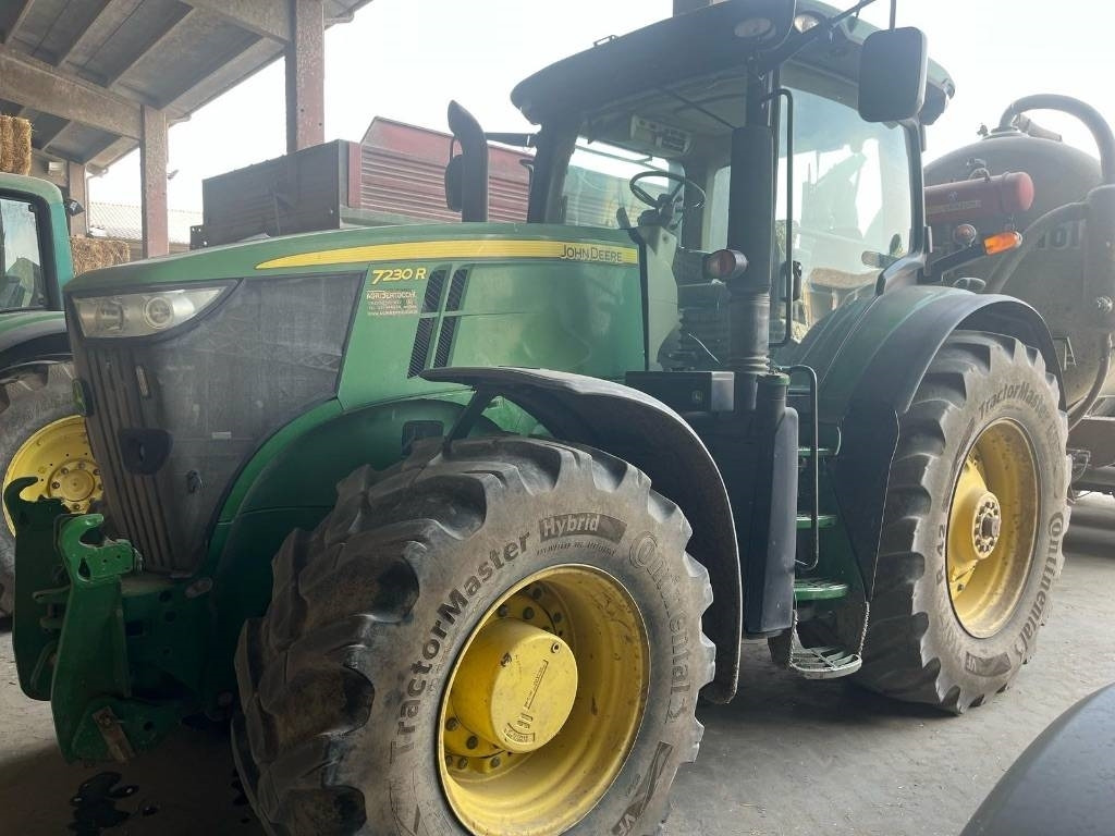John Deere 7230 R - Farm tractor: picture 4 John Deere 7230 R - Farm tractor: picture 4