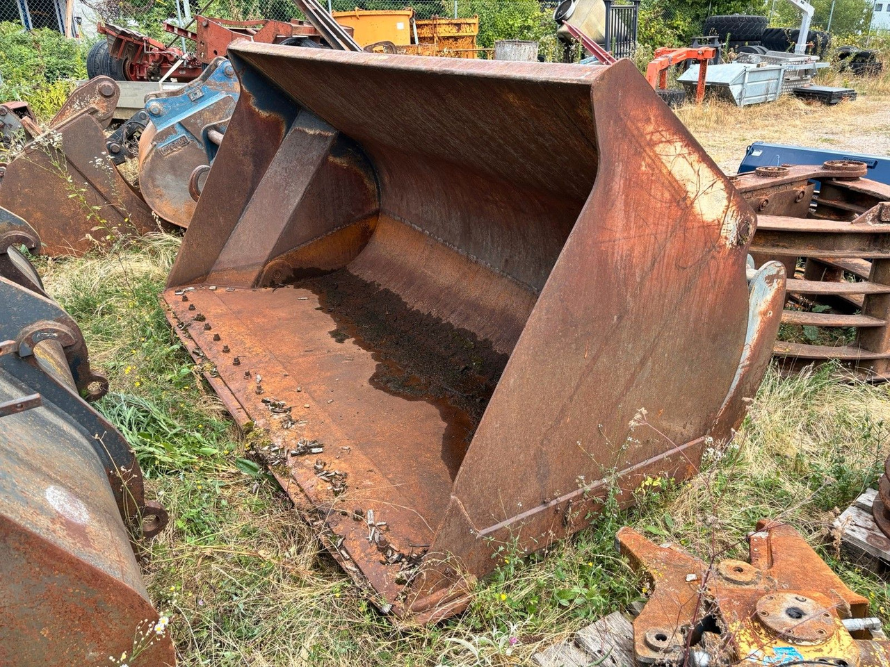 Hochkippschaufel 5,0 cbm / Schaufel 2,0-2,2 cbm - Loader bucket: picture 5 Hochkippschaufel 5,0 cbm / Schaufel 2,0-2,2 cbm - Loader bucket: picture 5