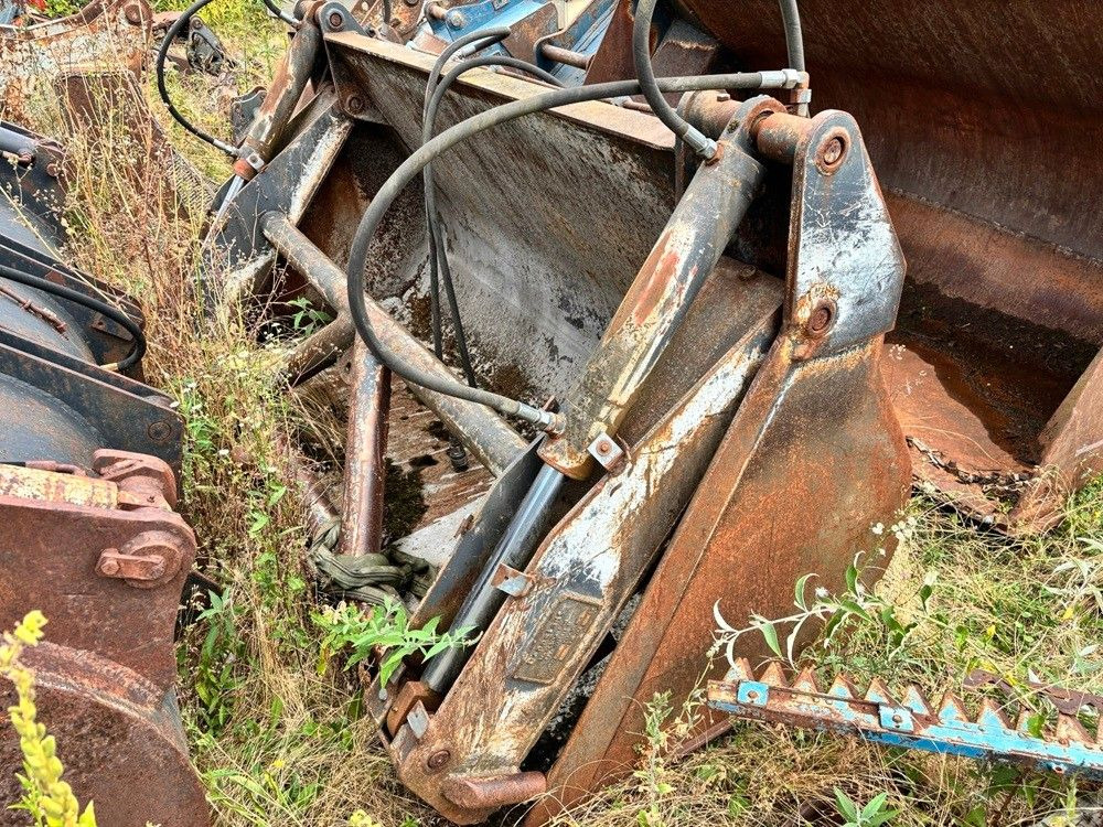 Hochkippschaufel 5,0 cbm / Schaufel 2,0-2,2 cbm - Loader bucket: picture 3 Hochkippschaufel 5,0 cbm / Schaufel 2,0-2,2 cbm - Loader bucket: picture 3