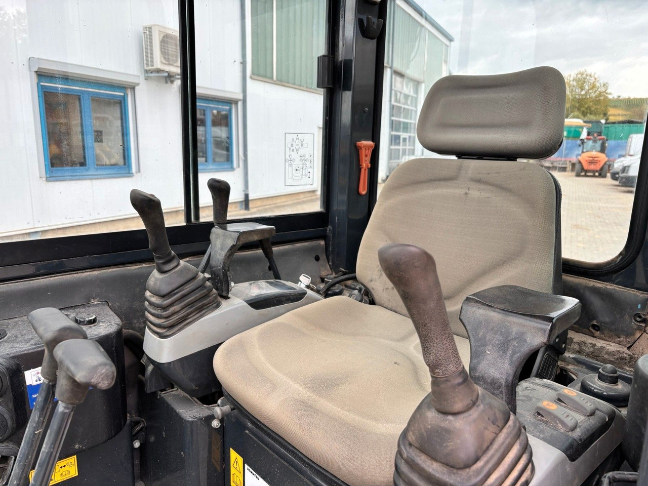 Komatsu PC26MR-3 - Mini excavator: picture 4 Komatsu PC26MR-3 - Mini excavator: picture 4