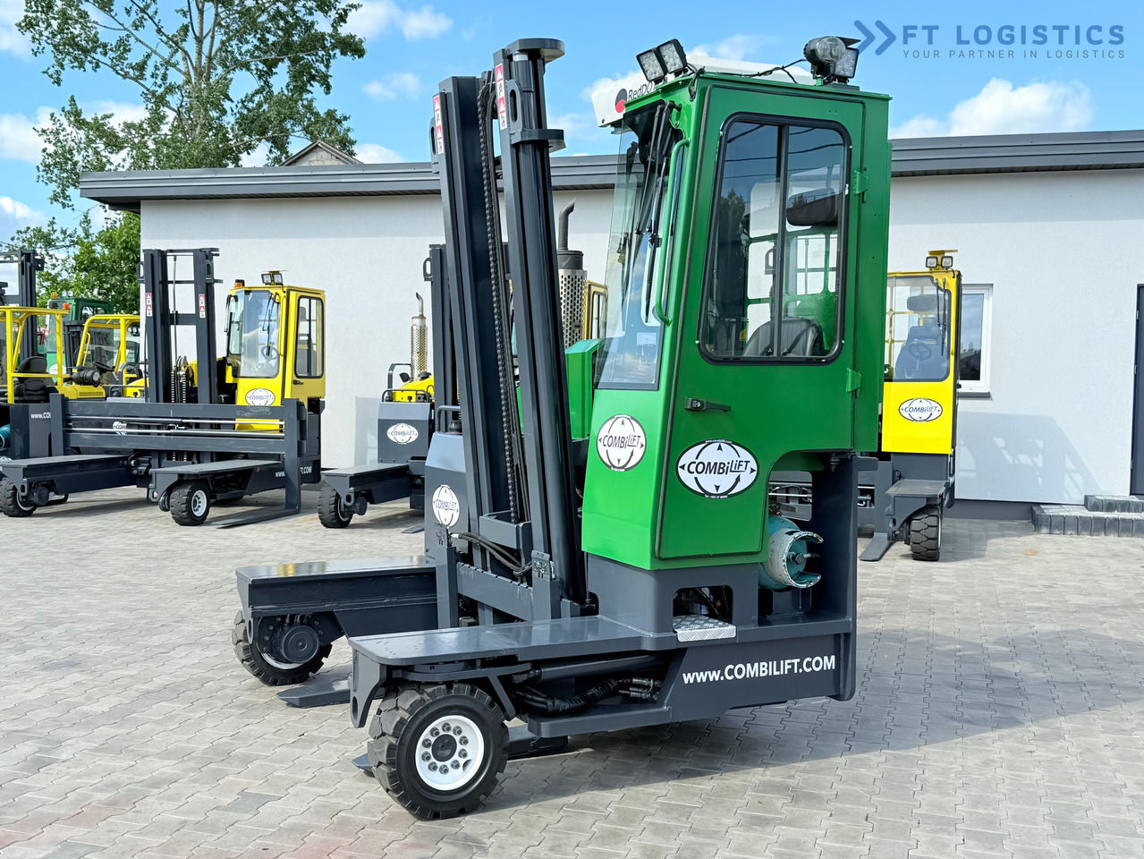 COMBILIFT C3500 / DUPLEX 4100MM / GAS / EXTENDABLE FORKS / CABIN / HEATING + AIR CONDITIONING / LIKE NEW - 4-way reach truck: picture 3 COMBILIFT C3500 / DUPLEX 4100MM / GAS / EXTENDABLE FORKS / CABIN / HEATING + AIR CONDITIONING / LIKE NEW - 4-way reach truck: picture 3