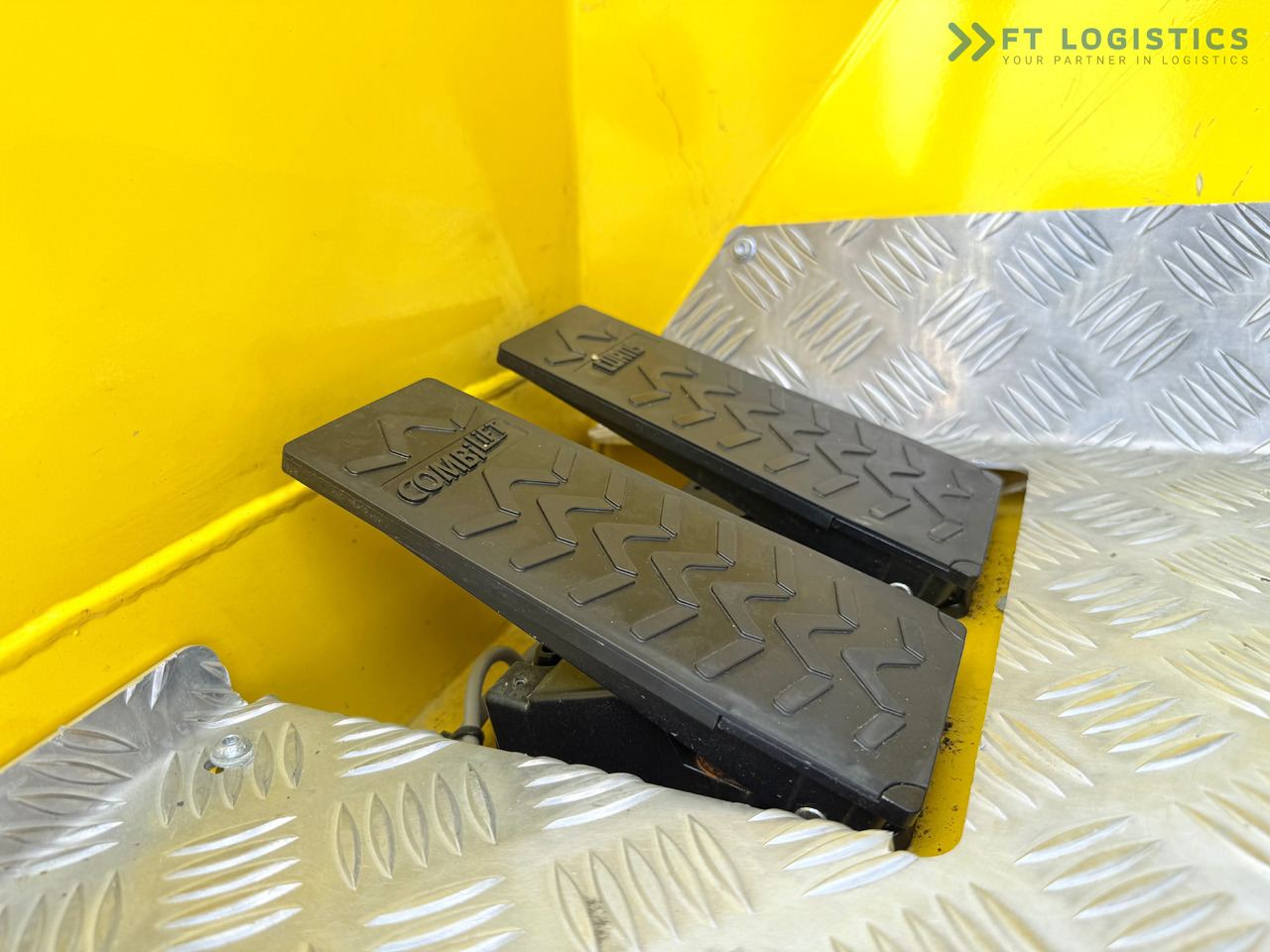 Leasing of COMBILIFT MR / ELECTRIC / TRIPLEX – 6000MM / FULL FREE LIFT / WIDE POSITIONER / FORK SIDESHIFT / ONLY 1400 HOURS / LIKE NEW COMBILIFT MR / ELECTRIC / TRIPLEX – 6000MM / FULL FREE LIFT / WIDE POSITIONER / FORK SIDESHIFT / ONLY 1400 HOURS / LIKE NEW: picture 37