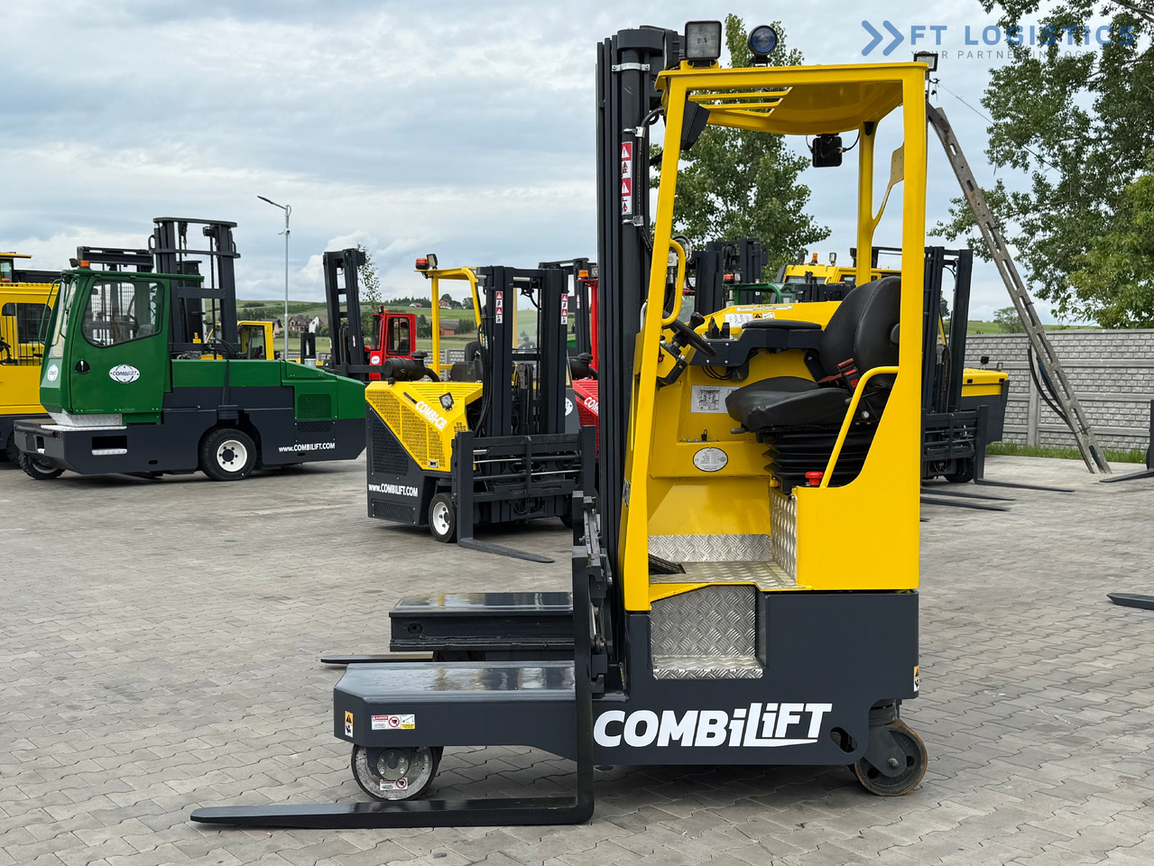 COMBILIFT MR / ELECTRIC / TRIPLEX – 6000MM / FULL FREE LIFT / WIDE POSITIONER / FORK SIDESHIFT / ONLY 1400 HOURS / LIKE NEW - 4-way reach truck: picture 2 COMBILIFT MR / ELECTRIC / TRIPLEX – 6000MM / FULL FREE LIFT / WIDE POSITIONER / FORK SIDESHIFT / ONLY 1400 HOURS / LIKE NEW - 4-way reach truck: picture 2